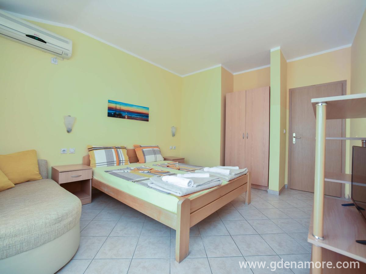 Apartmani Čalenić, privatni smeštaj u mestu Petrovac, Crna Gora - DSC_0455